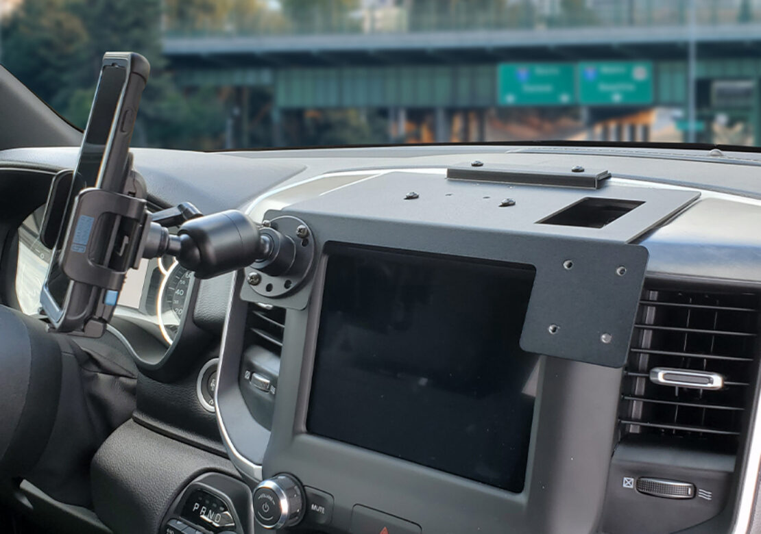 7160-1657_RAMTopDashMount_Side