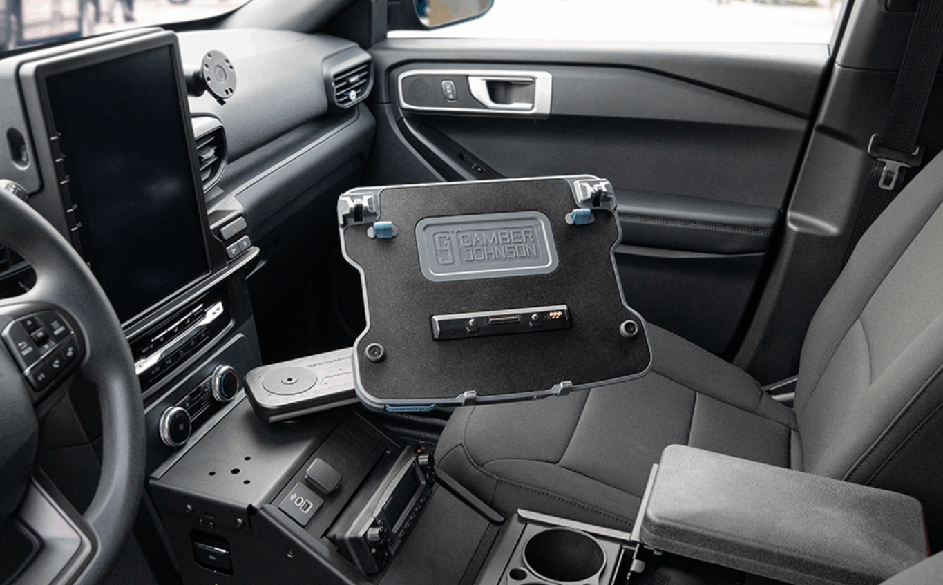 Getac B360 Docking Station (TRI RF) in a Ford PIU